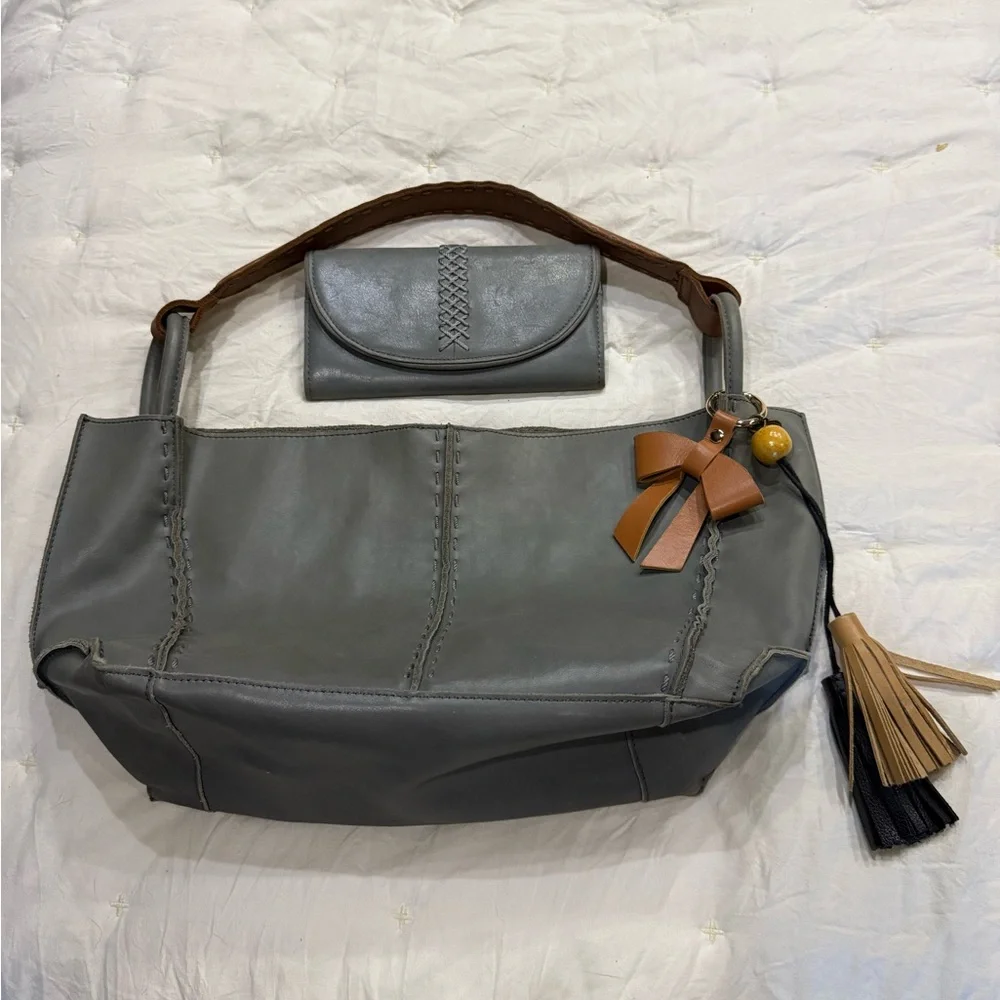 The San Los Felix Large Tote Bag - Picture 1 of 12